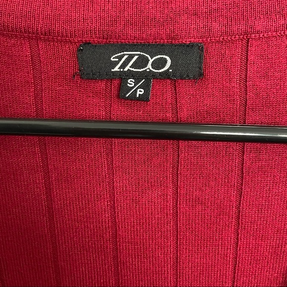 IDO v neck criss cross stretchy sweater with dip v on right side size small - Picture 3 of 3